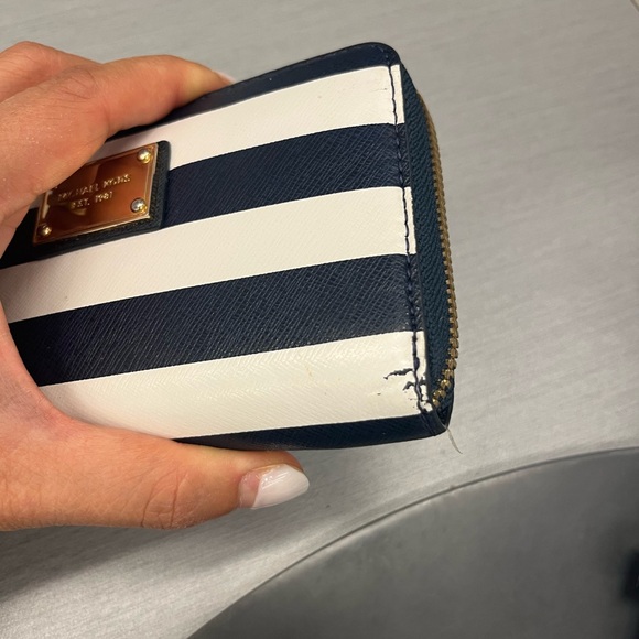 Michael Kors wallet - Picture 2 of 5